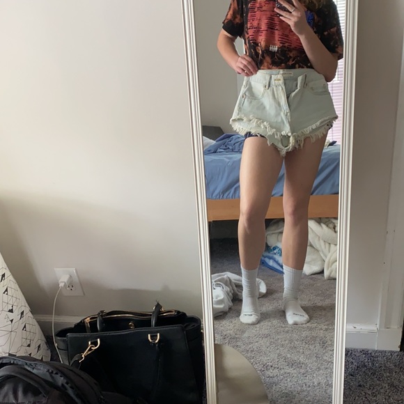 Bullhead Denim Co. High Rise Shorts - Picture 3 of 3